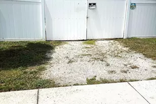 902 Samy Dr, Tampa, FL 33613 - Photo 23