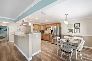 5257 Beach Dr SE, Saint Petersburg, FL 33705 - Photo 3
