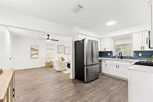 977 27th Ave S, Saint Petersburg, FL 33705 - Photo 9
