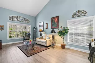 13133 Greengage Ln, Tampa, FL 33612 - Photo 9