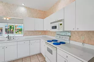 1104 Villeroy Dr, Sun City Center, FL 33573 - Photo 7