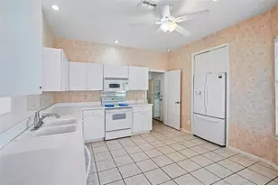 1104 Villeroy Dr, Sun City Center, FL 33573 - Photo 5