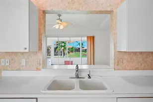1104 Villeroy Dr, Sun City Center, FL 33573 - Photo 9