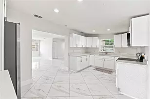 7805 Winston Ln, Tampa, FL 33615 - Photo 5