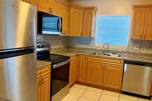 2830 Somerset Park Dr, Tampa, FL 33613 - Photo 3
