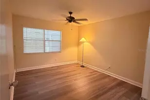 402 Dorchester Pl, Sun City Center, FL 33573 - Photo 7