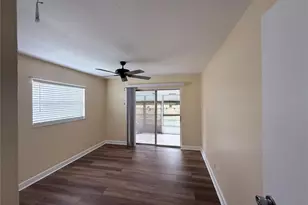 402 Dorchester Pl, Sun City Center, FL 33573 - Photo 17