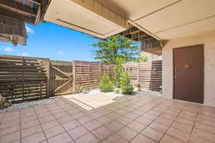 15314 E Pond Woods Dr, Tampa, FL 33618 - Photo 3