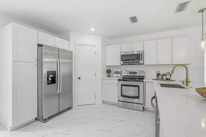 4095 Locust Street NE, Saint Petersburg, FL 33703 - Photo 11