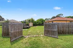 2423 E Okara Rd, Tampa, FL 33612 - Photo 27