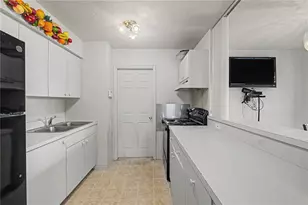2423 E Okara Rd, Tampa, FL 33612 - Photo 13