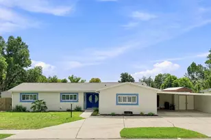 1303 SE Kings Bay Dr, Crystal River, FL 34429 - Photo 1