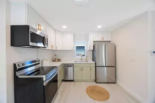 1160 36th Ave N, Saint Petersburg, FL 33704 - Photo 17