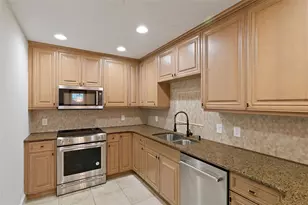 300 Beach Dr NE, Saint Petersburg, FL 33701 - Photo 7