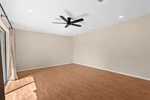 15319 W Pond Woods Dr, Tampa, FL 33618 - Photo 9