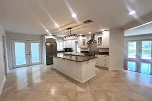 3611 Floyd Rd, Tampa, FL 33618 - Photo 13