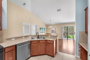 5521 Kinglethill Dr, Lithia, FL 33547 - Photo 9