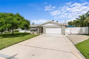 4051 14th St NE, Saint Petersburg, FL 33703 - Photo 1