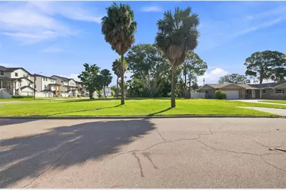 4647 Venetian Boulevard NE, Saint Petersburg, FL 33703 - Photo 9