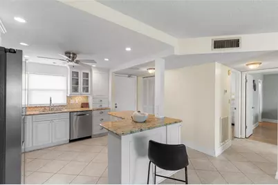 4775 Cove Circle #202, Saint Petersburg, FL 33708 - Photo 5
