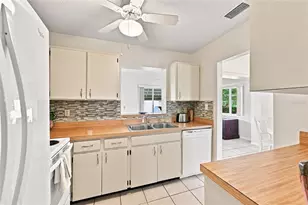 2333 Glenmore Cir, Sun City Center, FL 33573 - Photo 11