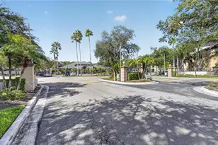 17108 Carrington Park Dr, Tampa, FL 33647 - Photo 29