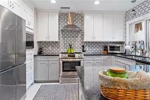 3714 Carrollbrook Rd, Tampa, FL 33618 - Photo 5