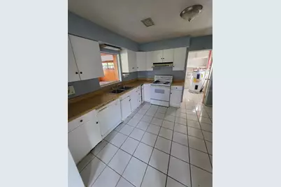 1028 Sunshine Drive E, Lakeland, FL 33801 - Photo 9