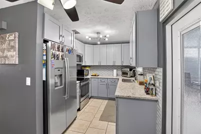 6424 Rockpointe Drive, Tampa, FL 33634 - Photo 7