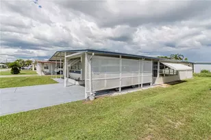 5302 Powhattan St, Zephyrhills, FL 33542 - Photo 3