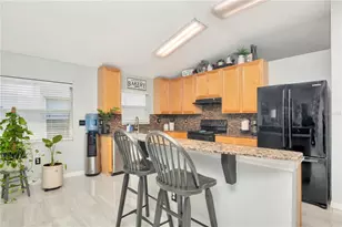2239 Roanoke Springs Dr, Ruskin, FL 33570 - Photo 9