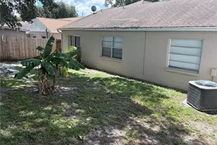 8331 Paddlewheel St, Tampa, FL 33637 - Photo 9