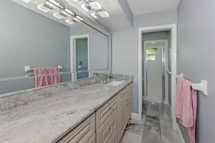 2161 Inner Cass Cir, Sarasota, FL 34231 - Photo 23