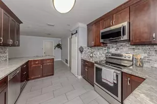 2161 Inner Cass Cir, Sarasota, FL 34231 - Photo 11