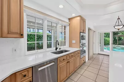 1100 Tortuga Circle NE, Saint Petersburg, FL 33702 - Photo 13