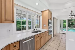 1100 Tortuga Cir NE, Saint Petersburg, FL 33702 - Photo 13