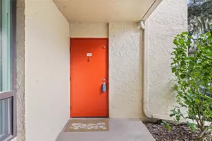 13626 Greenfield Dr, Tampa, FL 33618 - Photo 9