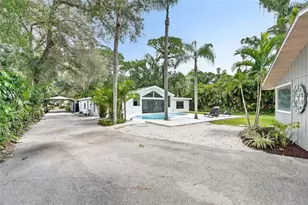 10030 59th Ave N, Saint Petersburg, FL 33708 - Photo 35