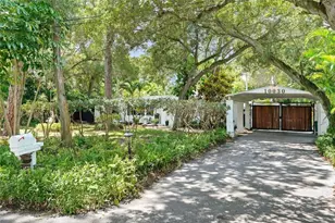 10030 59th Ave N, Saint Petersburg, FL 33708 - Photo 1