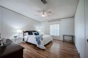 5335 Powhattan St, Zephyrhills, FL 33542 - Photo 13