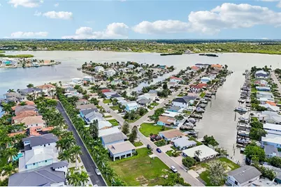 17610 1st Street E, Redington Shores, FL 33708 - Photo 11