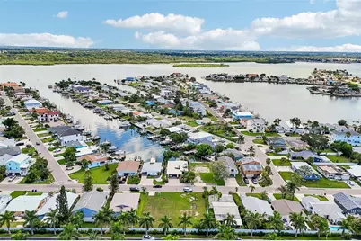 17610 1st Street E, Redington Shores, FL 33708 - Photo 9