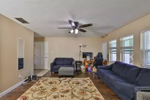 103 N Kingsway Rd, Seffner, FL 33584 - Photo 9