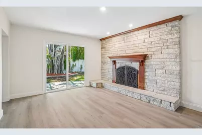 1810 Maryland Avenue NE, Saint Petersburg, FL 33703 - Photo 3