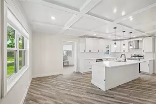 1810 Maryland Ave NE, Saint Petersburg, FL 33703 - Photo 5