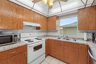 11022 Salt Tree Dr, Port Richey, FL 34668 - Photo 5