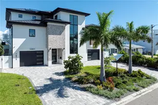 7973 Causeway Blvd N, Saint Petersburg, FL 33707 - Photo 3