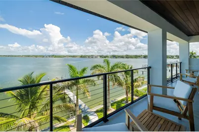 7973 Causeway Boulevard N, Saint Petersburg, FL 33707 - Photo 5