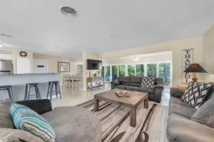 867 Pinellas Point Dr S, Saint Petersburg, FL 33705 - Photo 7