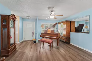 8521 Cedarview Ct, Port Richey, FL 34668 - Photo 5